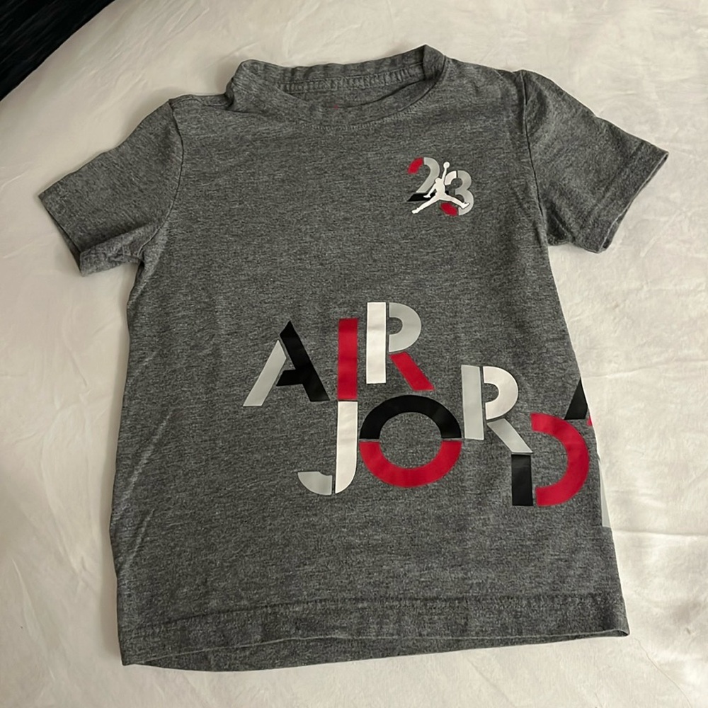 Jordan Grey T size 5